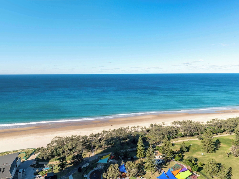 Peppers Broadbeach 64/68