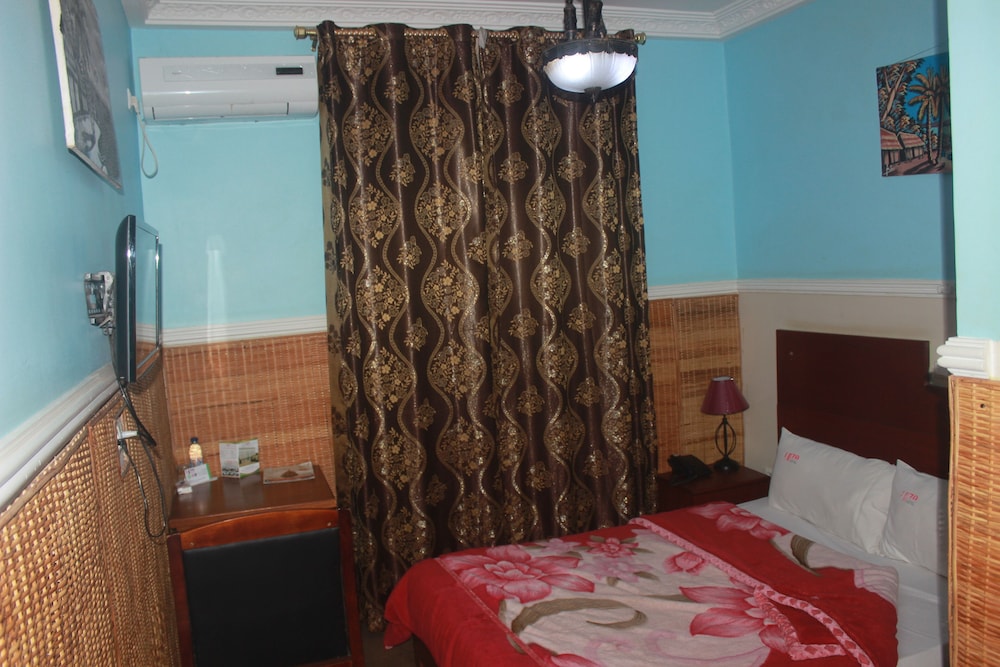 Liza Hotel 15/43