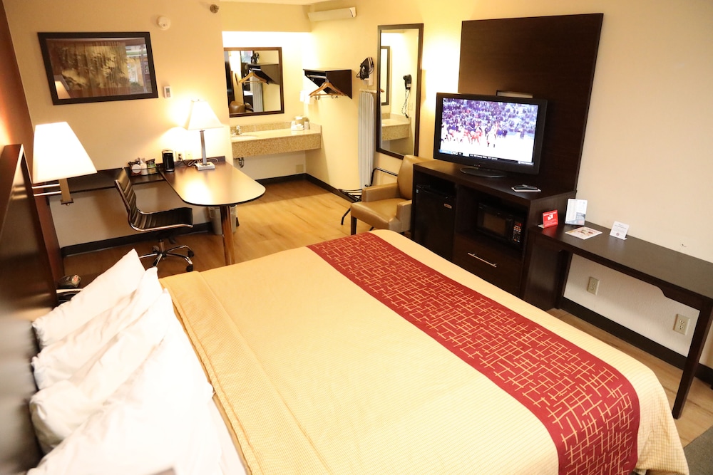 Red Roof Inn Cincinnati Northeast - Blue Ash 10/28
