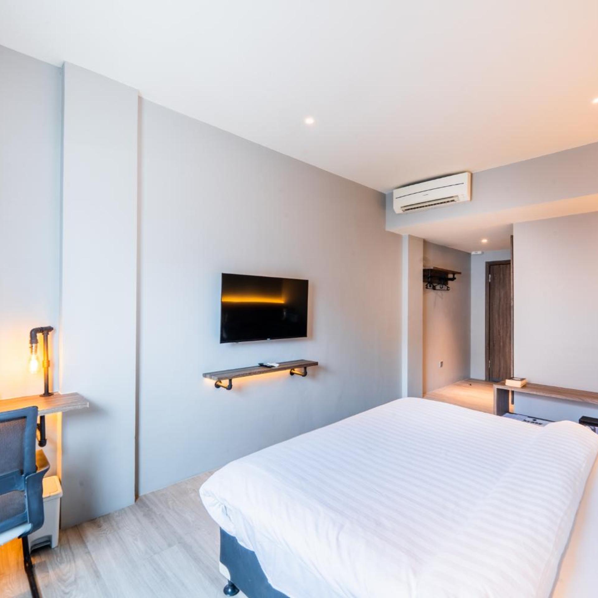 Superior, Double or Twin Bed, No Window