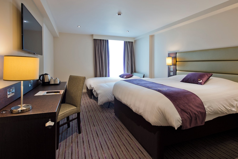 Premier Inn Manchester Salford Media City Hotel 14/44
