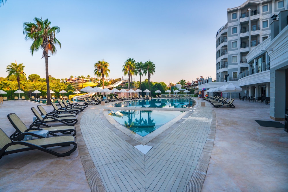 Royal Atlantis Beach 45/48