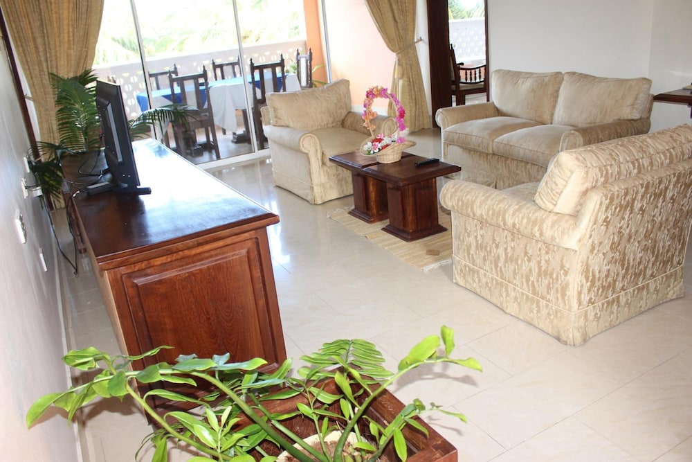 Sun N Sand Beach Resort 24/50