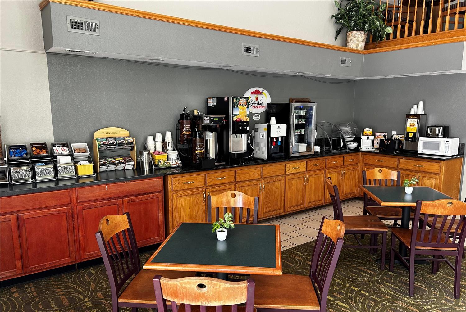 Super 8 by Wyndham Mound City 3/3