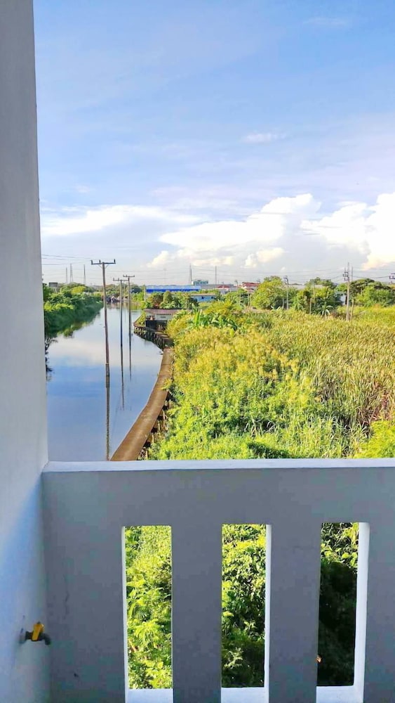 At Ease Residence Suvarnabhumi 64/67