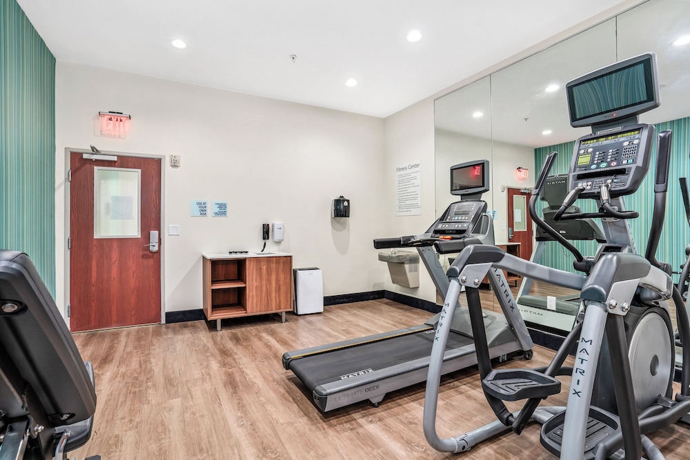 Holiday Inn Express Hotel And Suites Van Buren Ft Smith Area 43/70