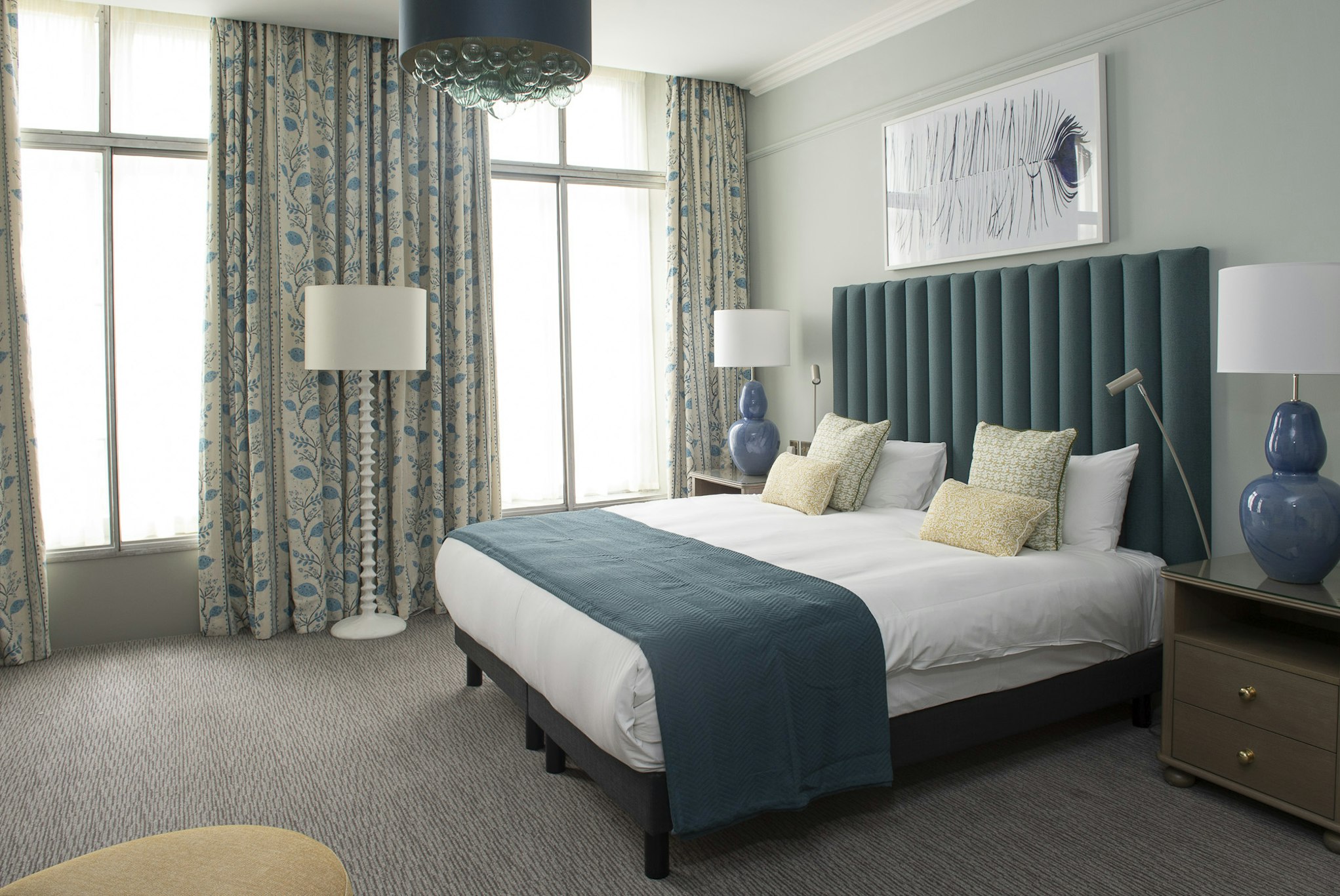 Bush Hotel Farnham 12/50