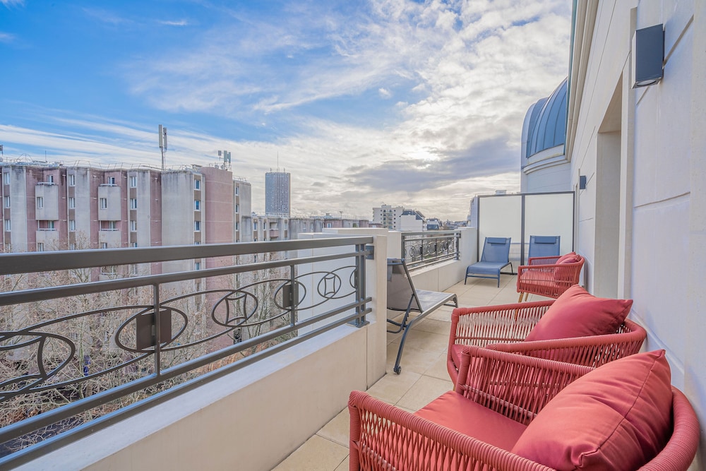 Yuna Porte Maillot - ApartHotel 34/50
