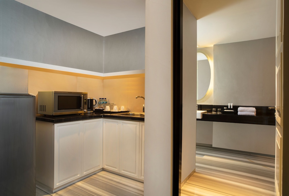ARTOTEL TS Suites Surabaya 24/34