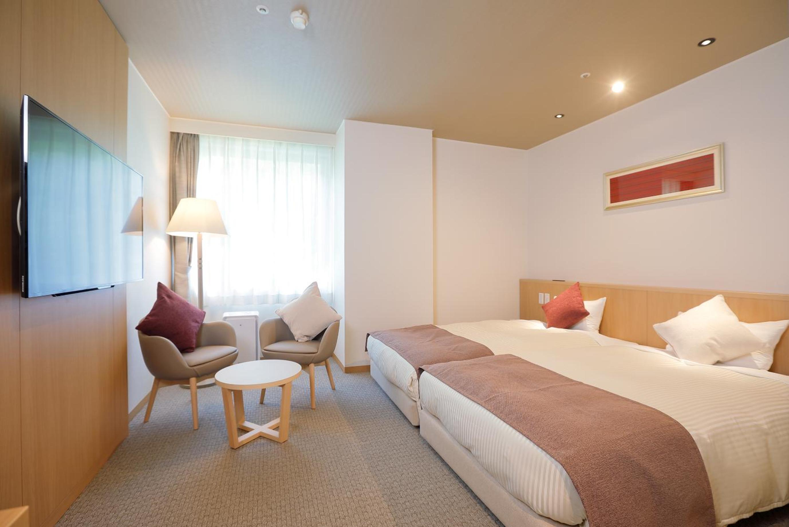 Tower, Twin Beds