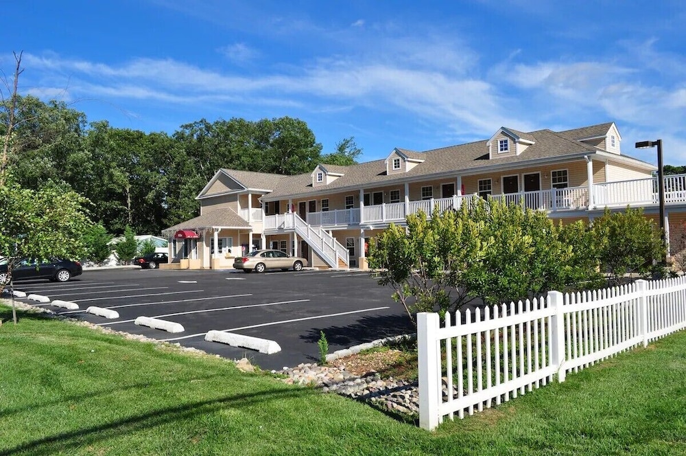 At 9 Motel Near Freehold I-195 28/38
