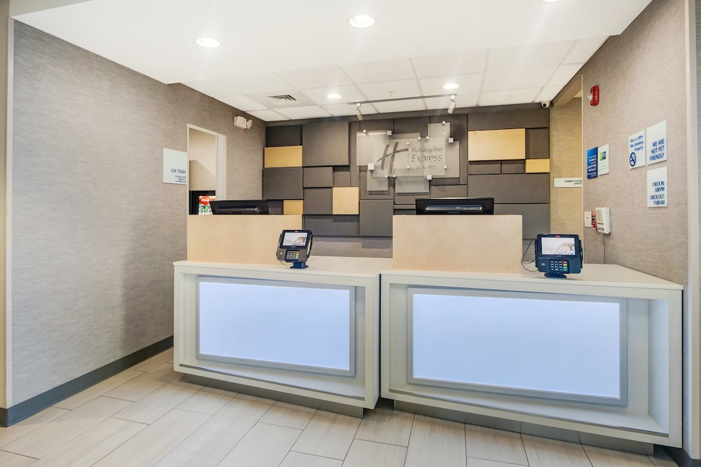 Lobby at HOLIDAY INN EXPRESS HOTEL SUITES ORLANDO APOPKA, APOPKA - FL