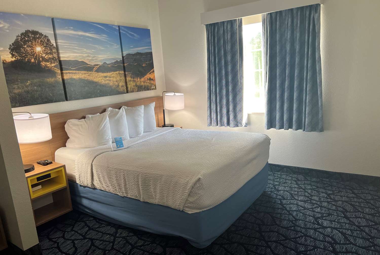 Days Inn & Suites by Wyndham Columbus NE 2/20