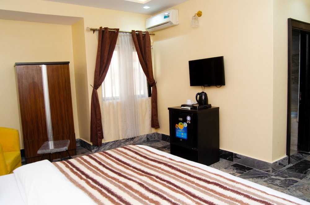 Residency Hotel Area 11 34/46