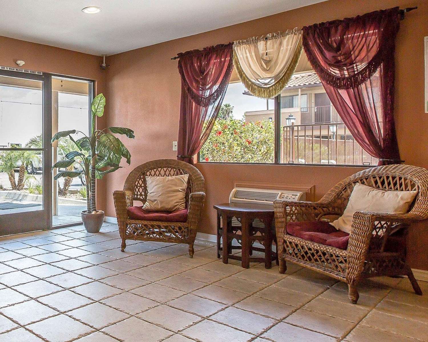 Rodeway Inn Santee San Diego East 14/21