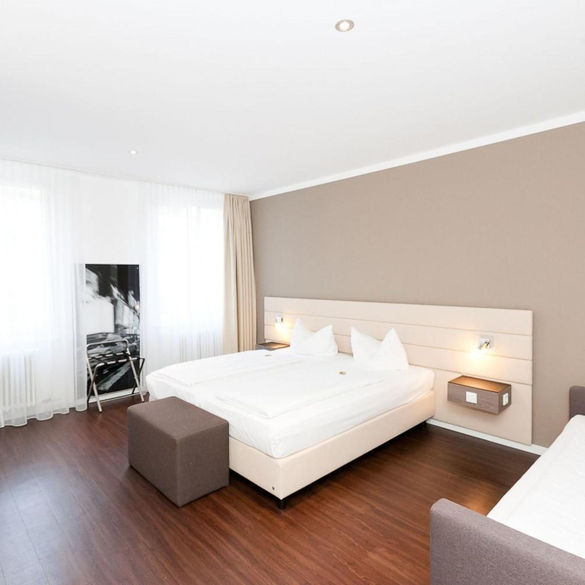 Room, Triple, Single Bed