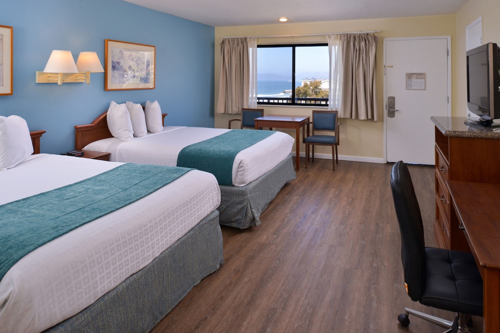 Room, 2 Queen Beds, Pool Access, Ground Floor