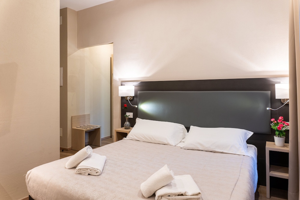 Hotel Victoria Cuneo 18/50