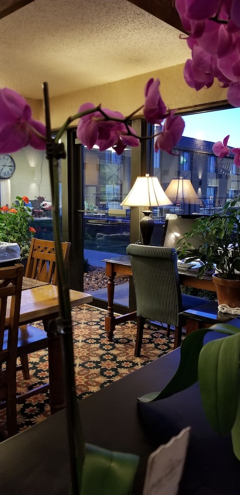 Foothills Inn 15/22
