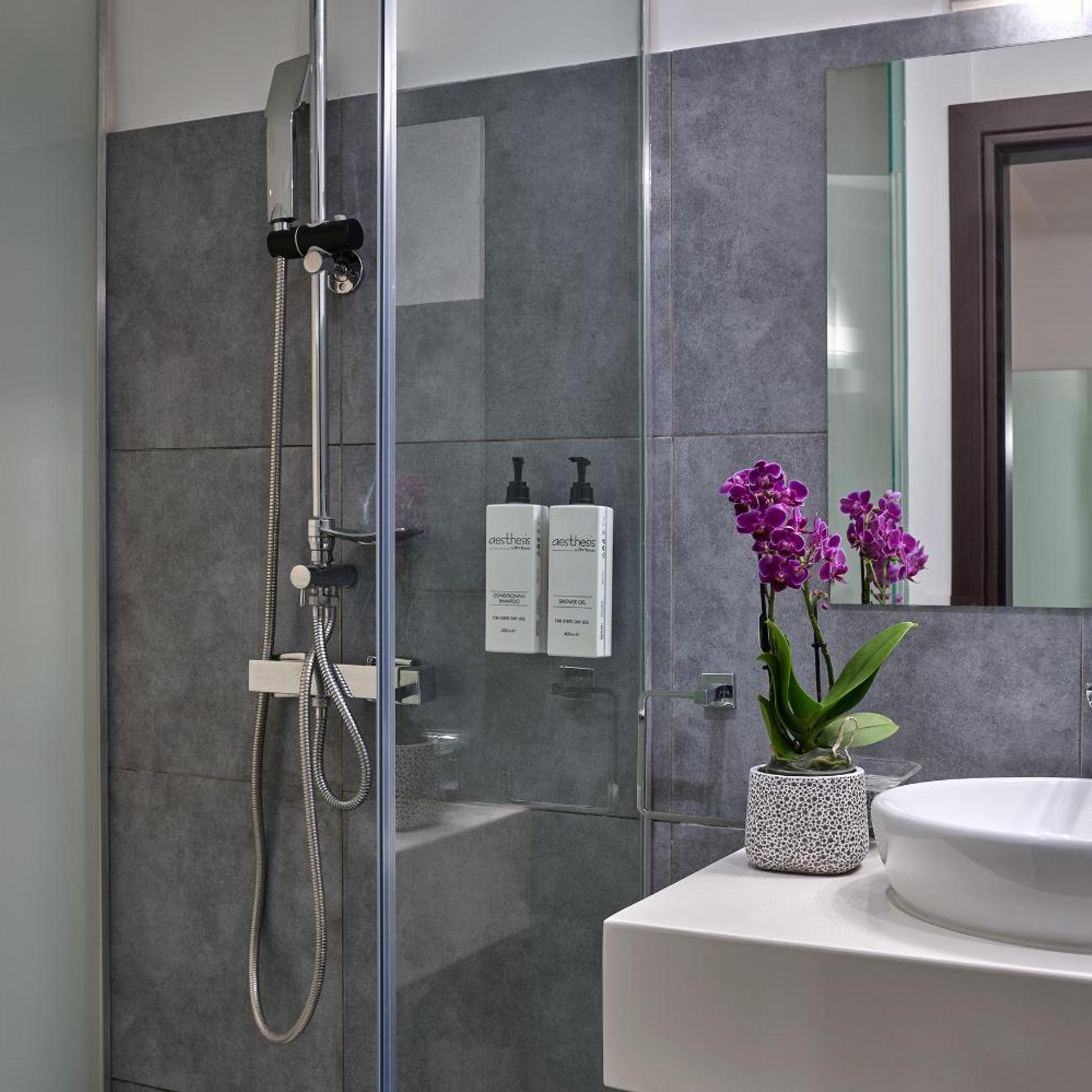 غرفة قياسية بسرير مزدوج أو سريرين منفصلين مع أريكة، Breeze Boutique Hotel 8/9