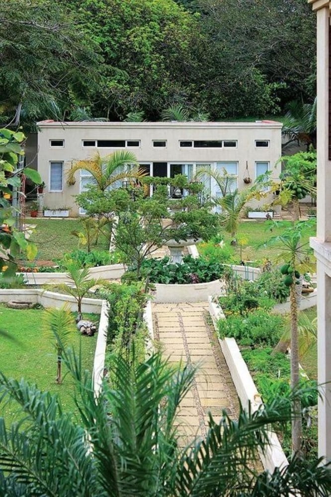 Fairway Guest House 35/50