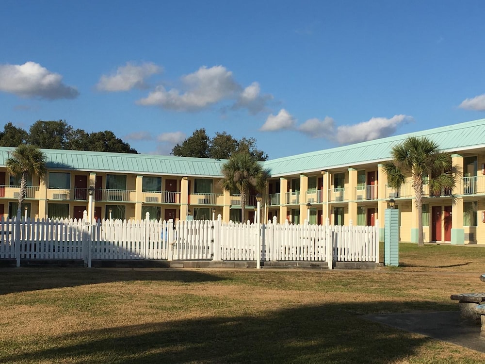 Garden Inn & Suites 6/28