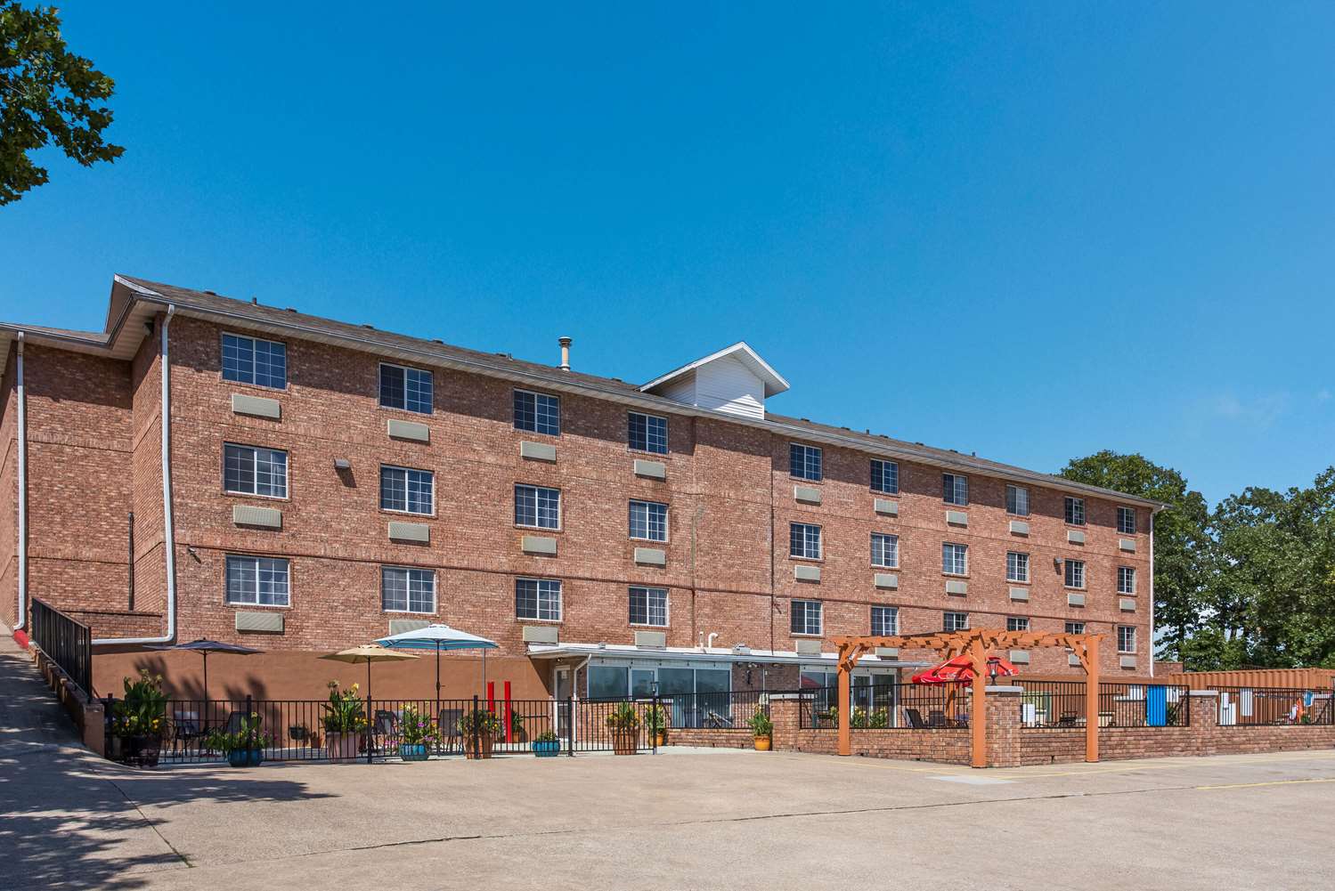 Rodeway Inn Branson, Brick House 4/35