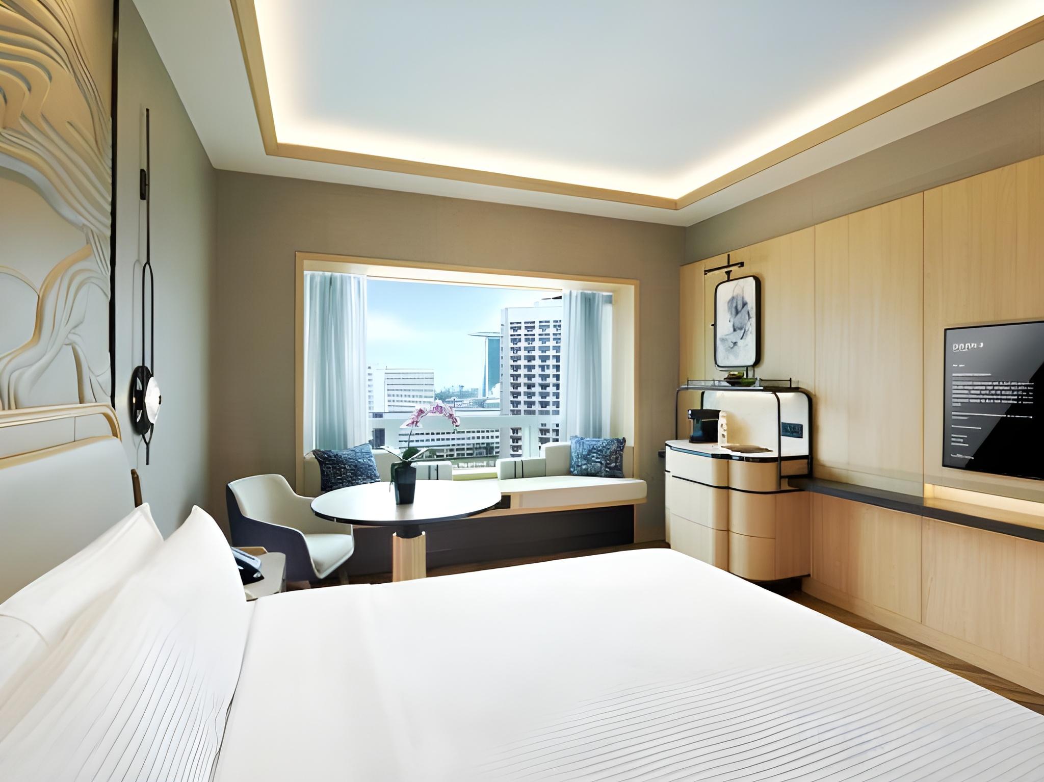 Hollywood, Club, Premier, Twin Beds