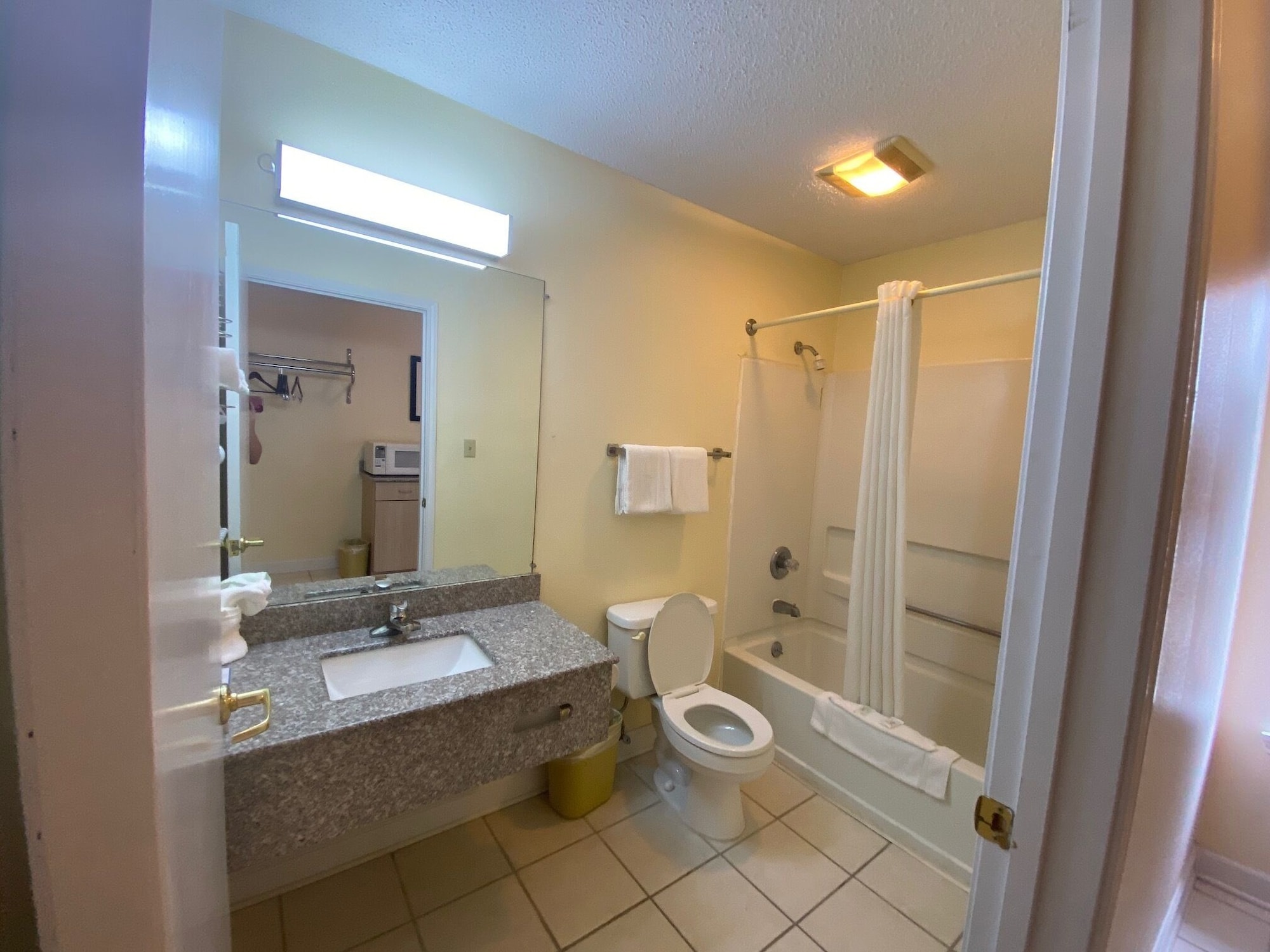 غرفة قياسية بسرير كينج، Key West Inn Cookeville 3/5