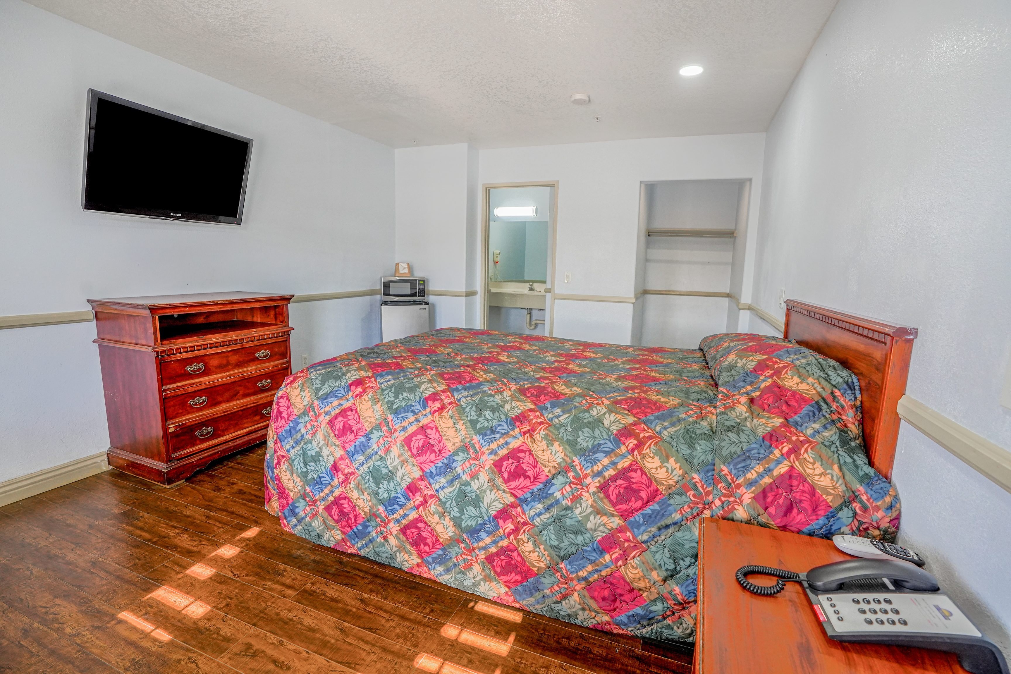 OYO Day And Night Inn 15/27