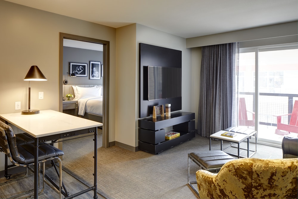 Archer Hotel Burlington 44/80