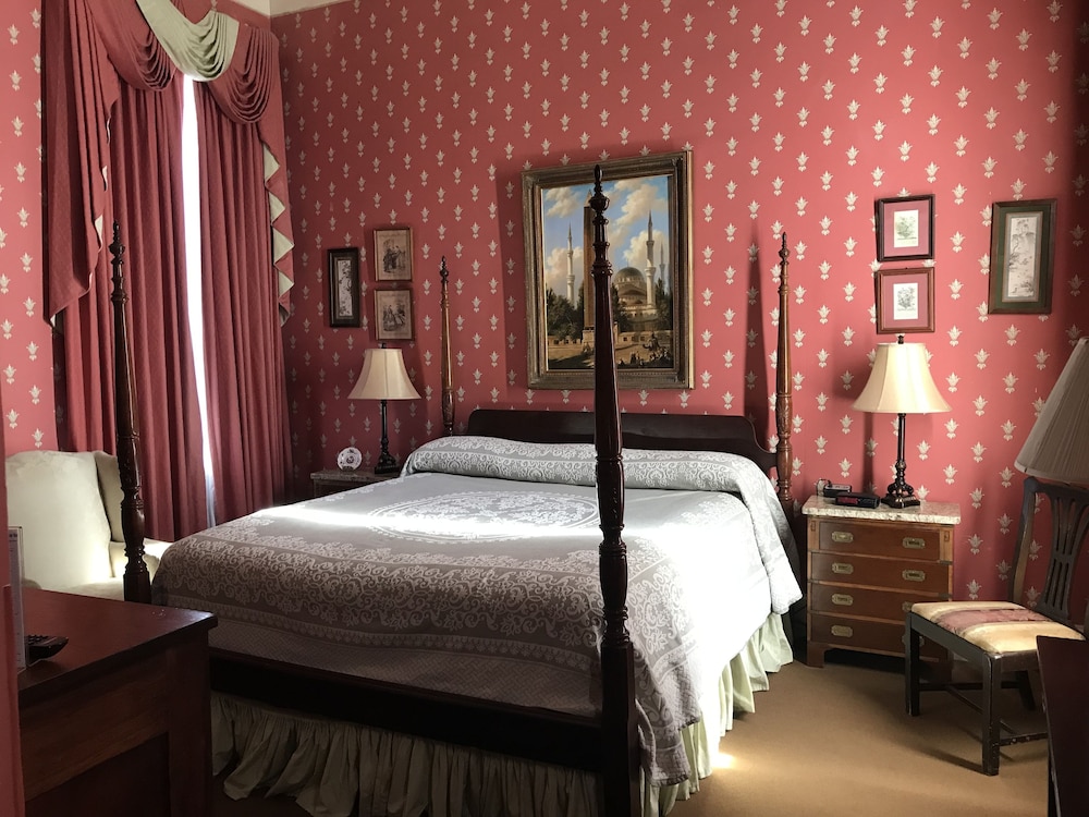 The Guest House Historic Mansion 27/73