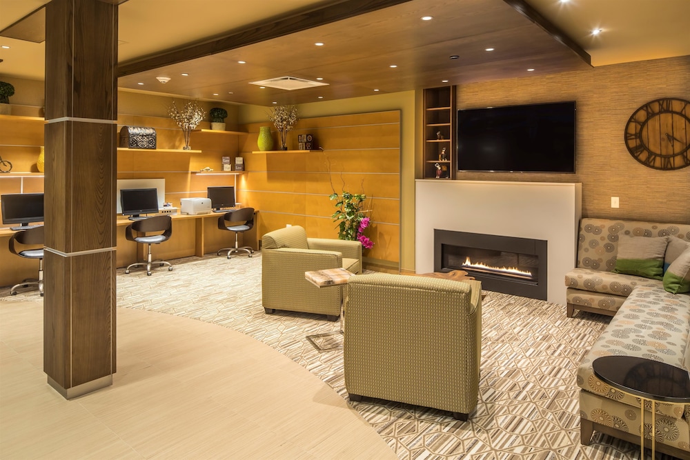 Best Western Plus Franciscan Square Inn and Suites Steubenville 37/47