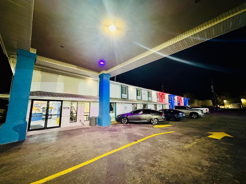 Travelodge by Wyndham Junction City 27/35