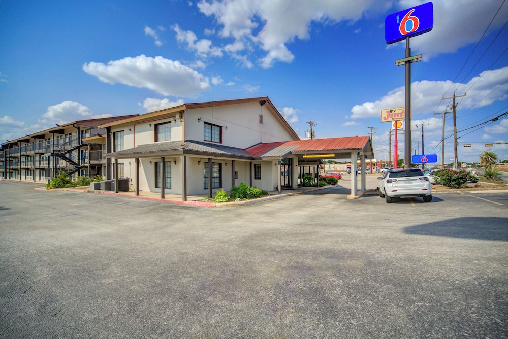 Motel6 San Antonio, TX – I-35 North Corridor 31/37