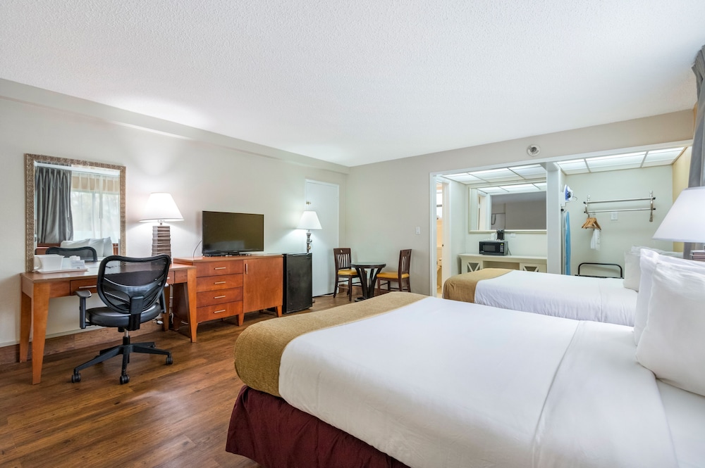 COMFORT, 2 QUEEN BEDS