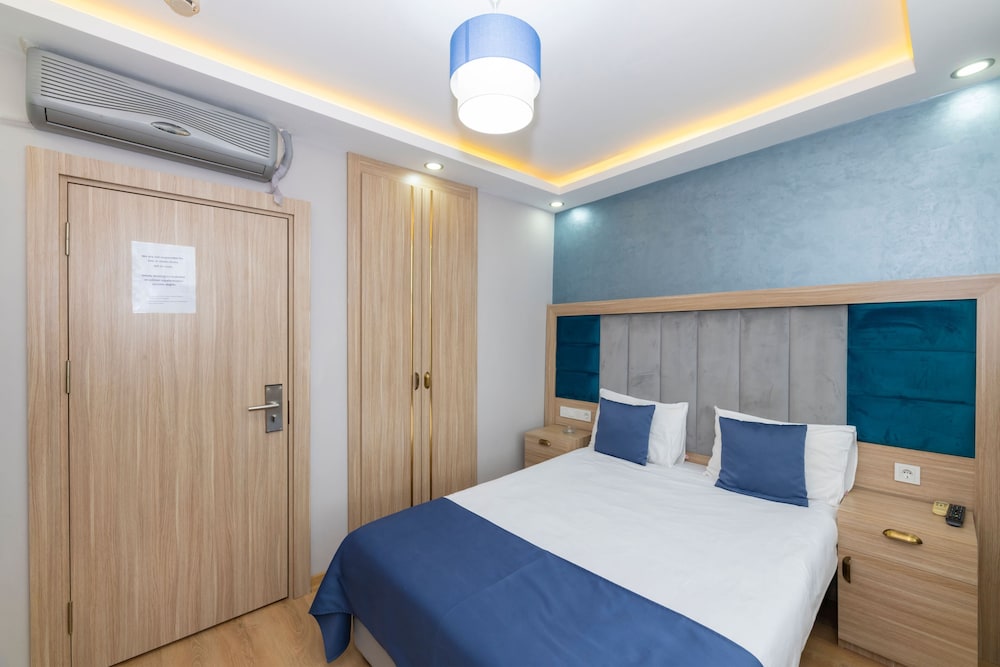 DELUXE, DOUBLE BED
