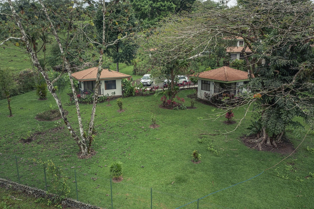 Hotel Miradas Arenal 87/96