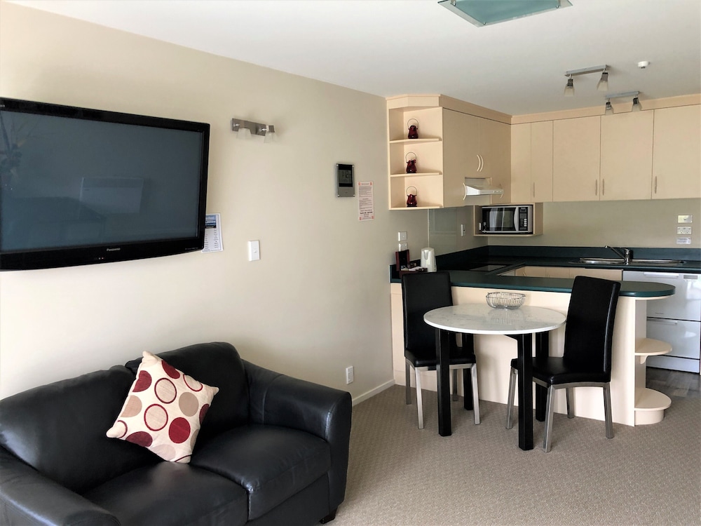 Fiordland Lakeview Motel and Apartments 52/67