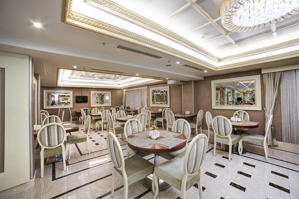 Halifaks Hotel 40/50