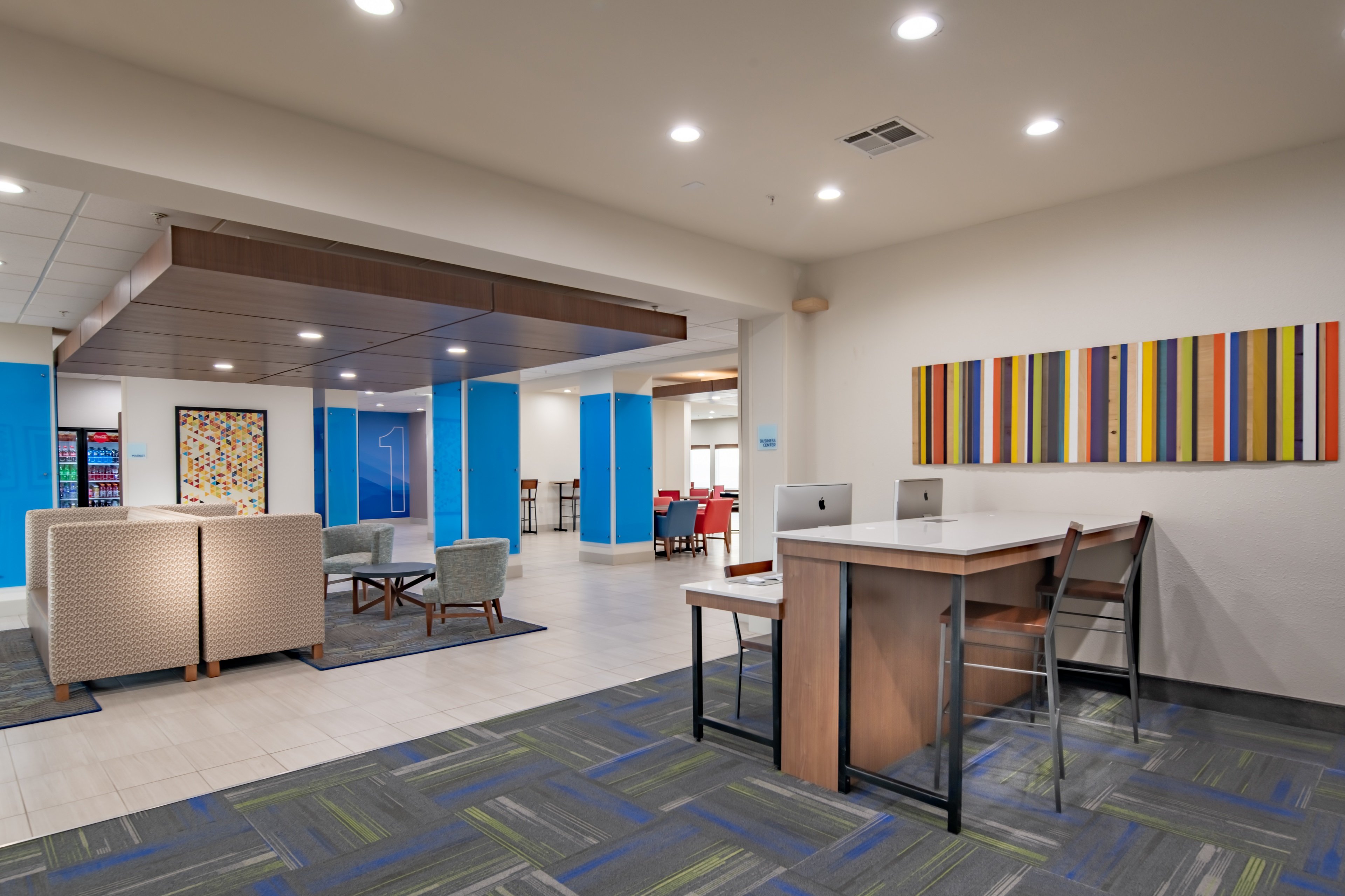 Holiday Inn Express Suites N Waco Area West 14/51