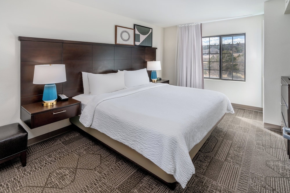 1 Bedroom, Suite, King Bed, Kitchen