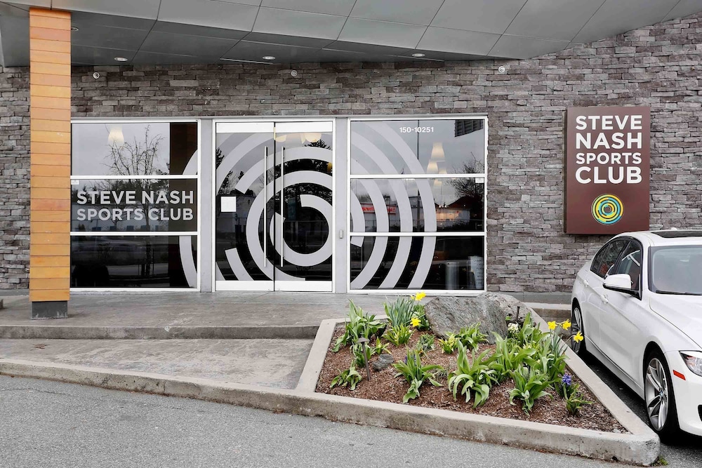 Sandman Signature Vancouver Airport Hotel 32/77