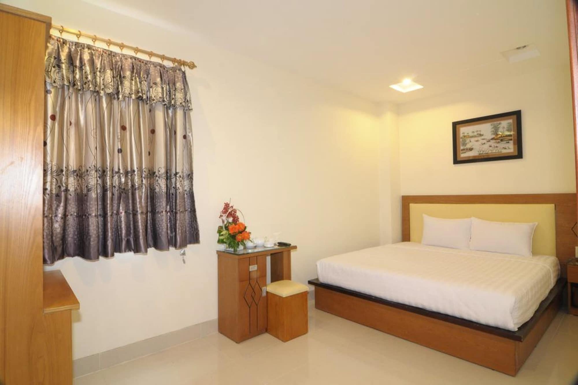 BASIC, DOUBLE BED, NO WINDOW