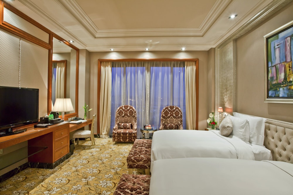 DELUXE CITY VIEW TWIN ROOM