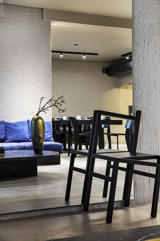 The Suite Hotel 39/59