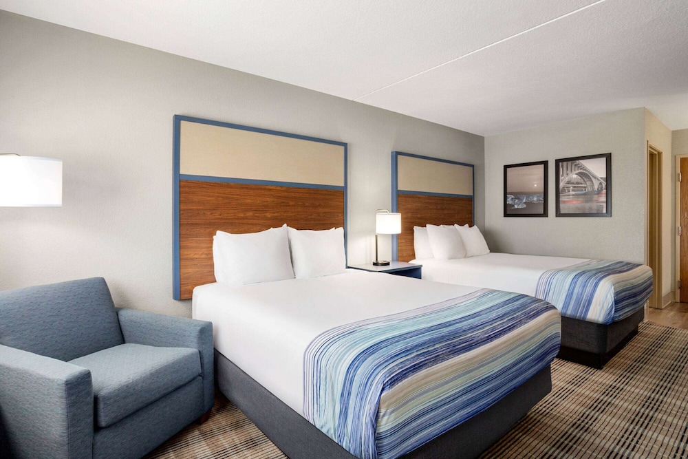 AmericInn by Wyndham Branson and Conference Center 26/62