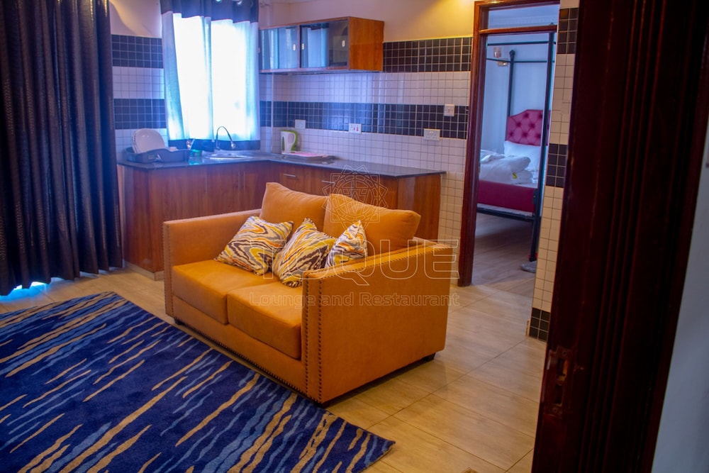 Toque Hotel & Lounge 39/50