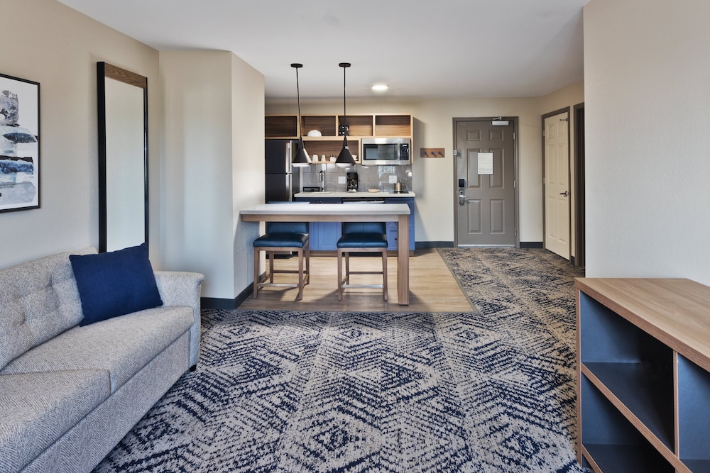 Candlewood Suites Columbus Fort Benning 48/75