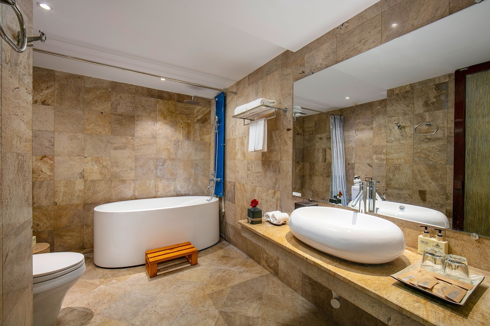 Royal, Big, Suite, Balcony, Oriental Suites Hotel And Spa 9/10